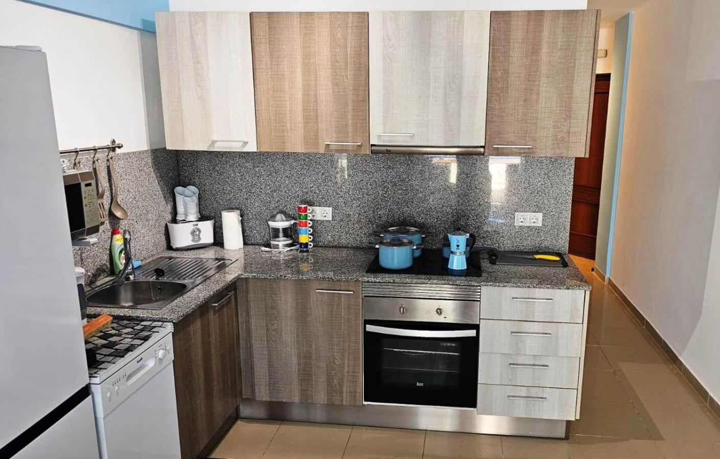 Blue Bay Paradise - Beach Front Apartment With Sea View Playa Paraiso  Luaran gambar